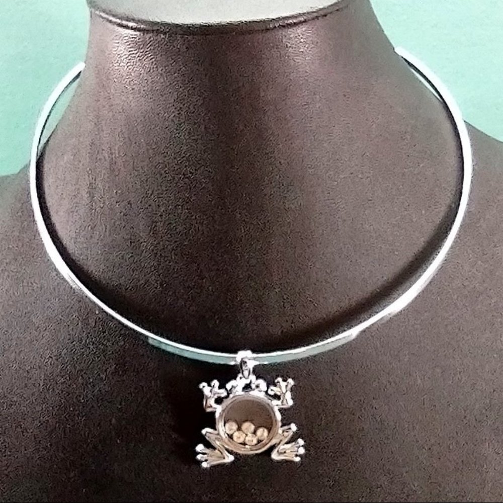 Silvertone Neck Collar Necklace Frog Pendent Rhinestones Under Glass